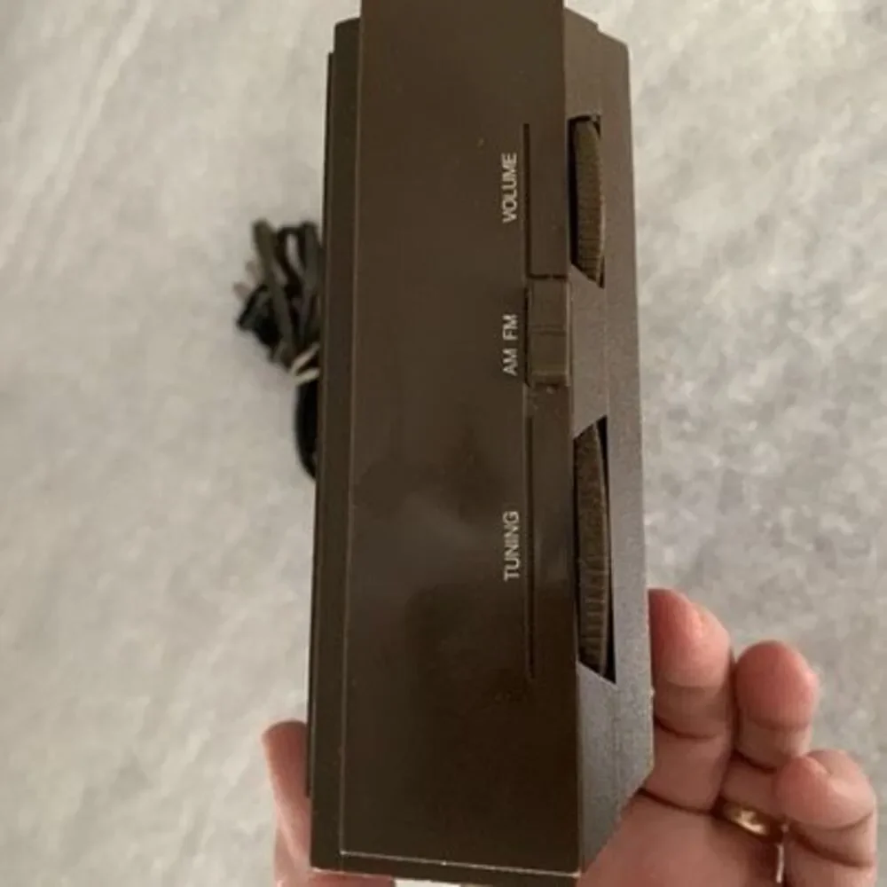Vintage Magnavox D-3160 2-Band Electric Clock Radio